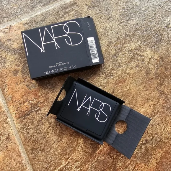 NARS Powder Blush, Amour - Picture 5 of 7